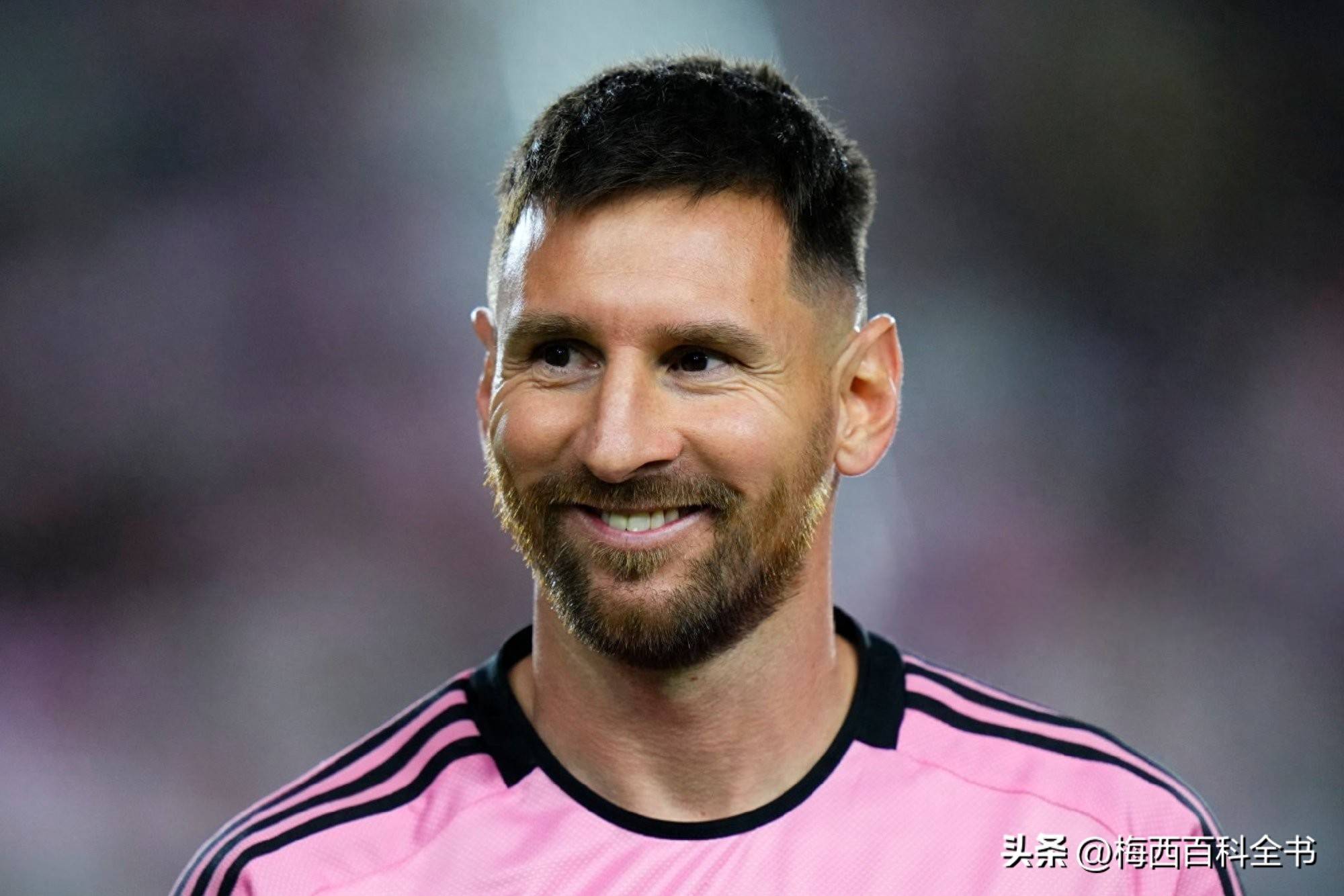 关于梅西连续十五场比赛得分超过表现优异，拜仁不断突破！赛场气氛高涨的信息爱游戏官方网站