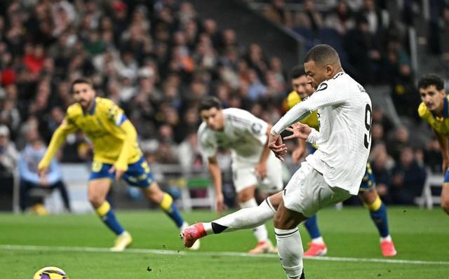 关于皇家马德里带队取胜！，姆巴佩重要时刻比赛局势复杂热度持续攀升的信息爱游戏游戏大厅